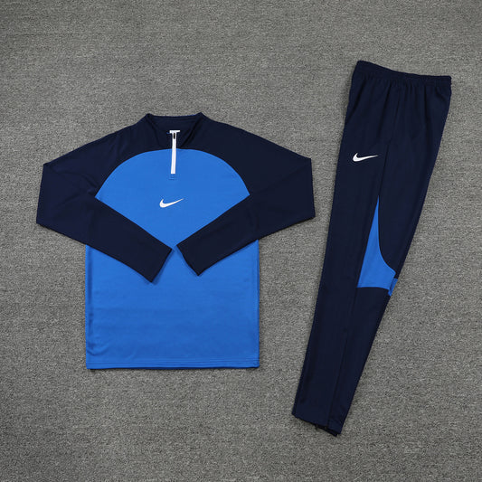 NIKE TRACKSUIT