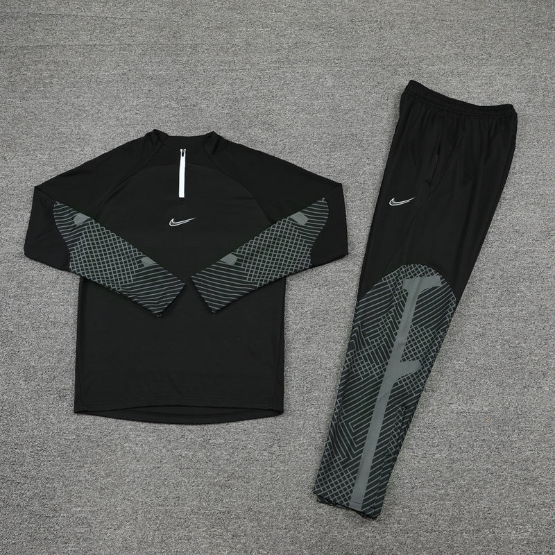 NIKE TRACKSUIT