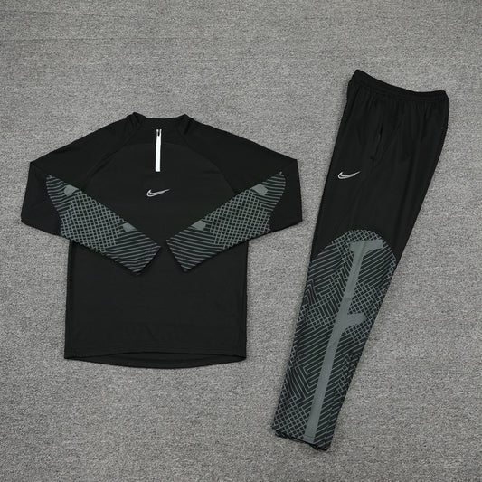 NIKE TRACKSUIT