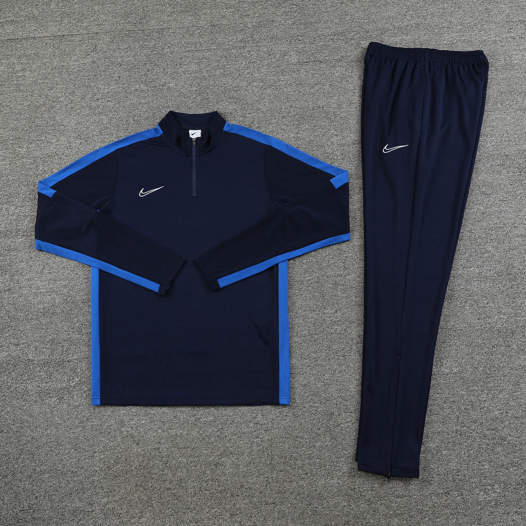 NIKE TRACKSUIT