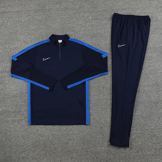 NIKE TRACKSUIT