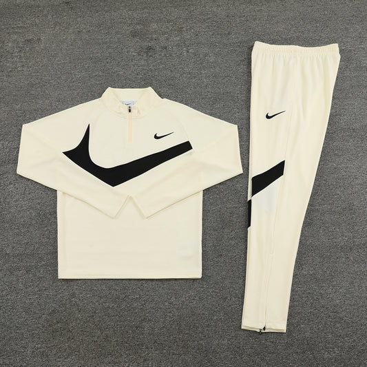 NIKE TRACKSUIT