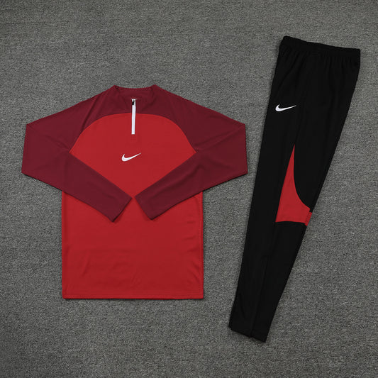 NIKE TRACKSUIT