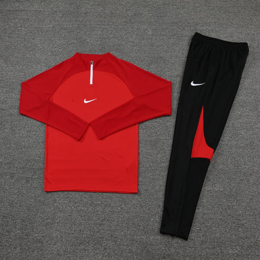 NIKE TRACKSUIT
