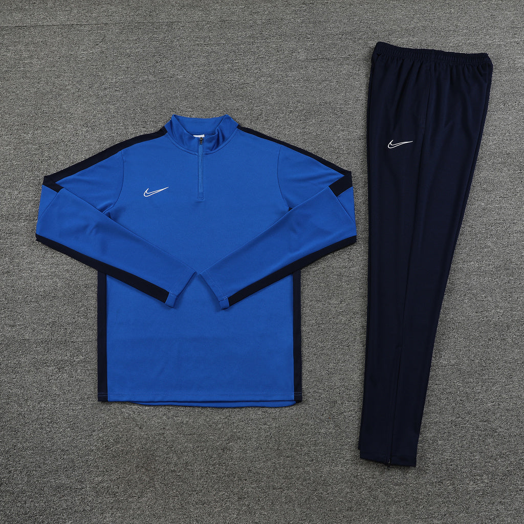 NIKE TRACKSUIT
