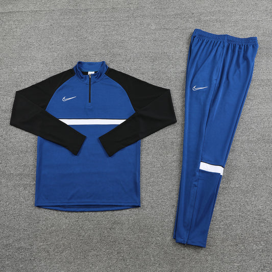 NIKE TRACKSUIT